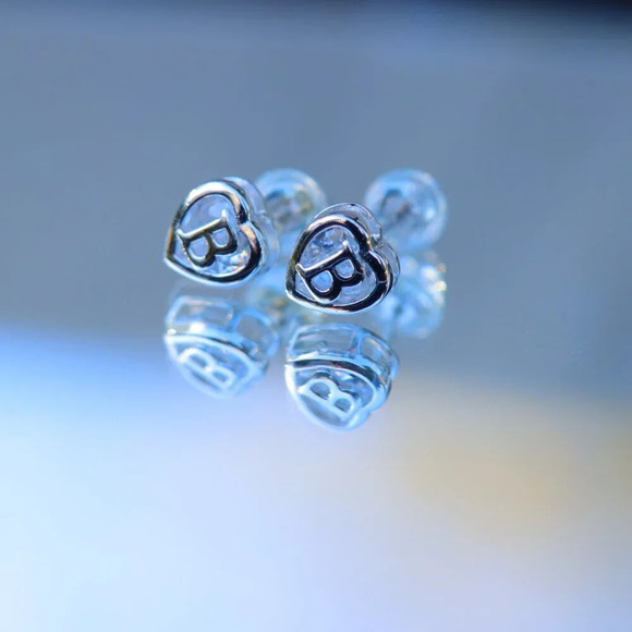 925 SILVER💝HEART INITIAL STUD EARRINGS WOMEN TEEN GIRLS MOM DAUGHTER, ELDM153S - Picture 7 of 7